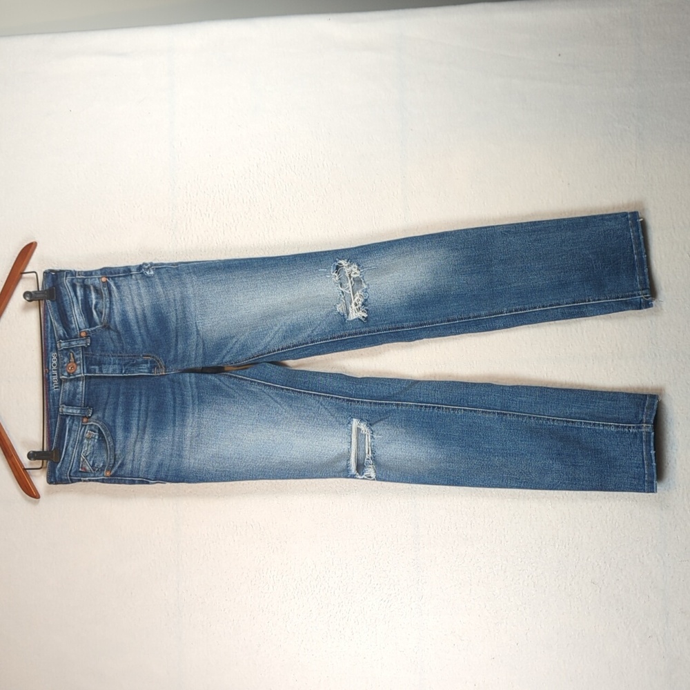 Maurices Distressed Light Wash Stretch Straight Leg‎ Jeans M